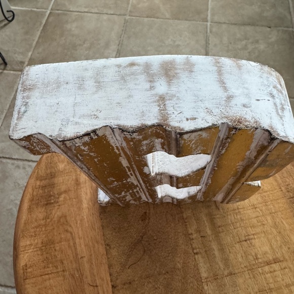 Gold and White Decorative Letter B - Picture 5 of 15